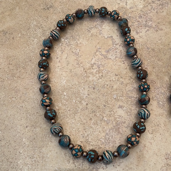 2 Beaded Necklaces - Picture 2 of 7